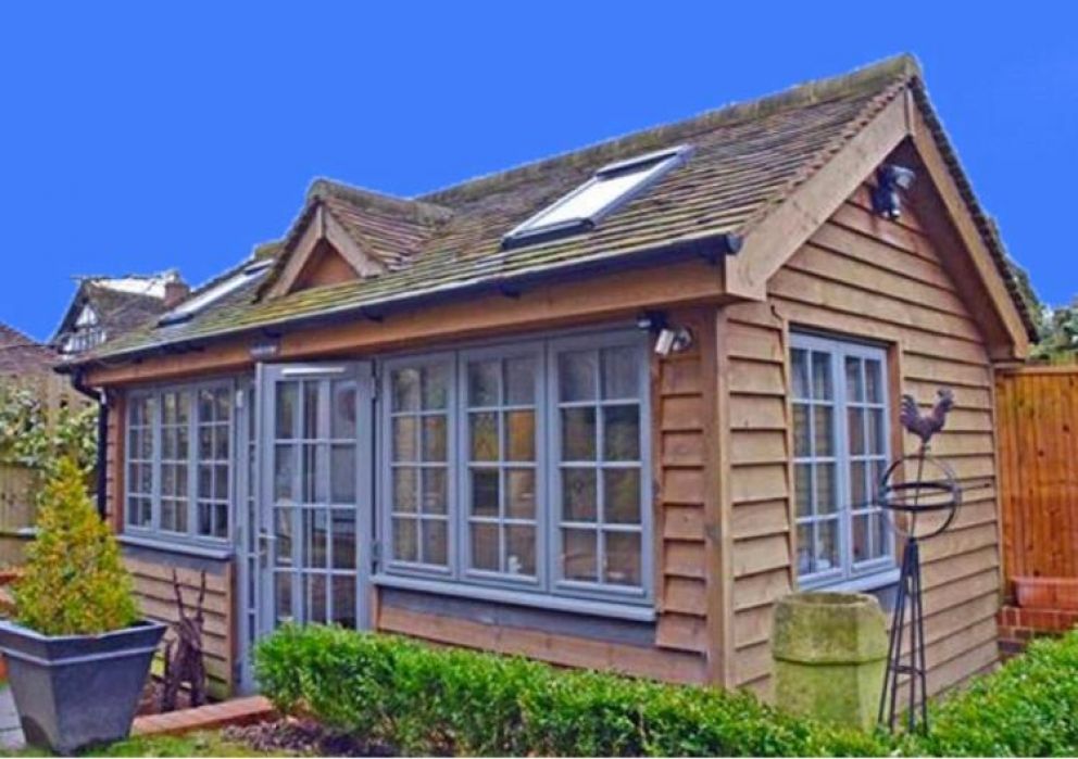 Truffle Lodge, Lindfield, West Sussex - lodge for rent with garden, terrace and barbecue
