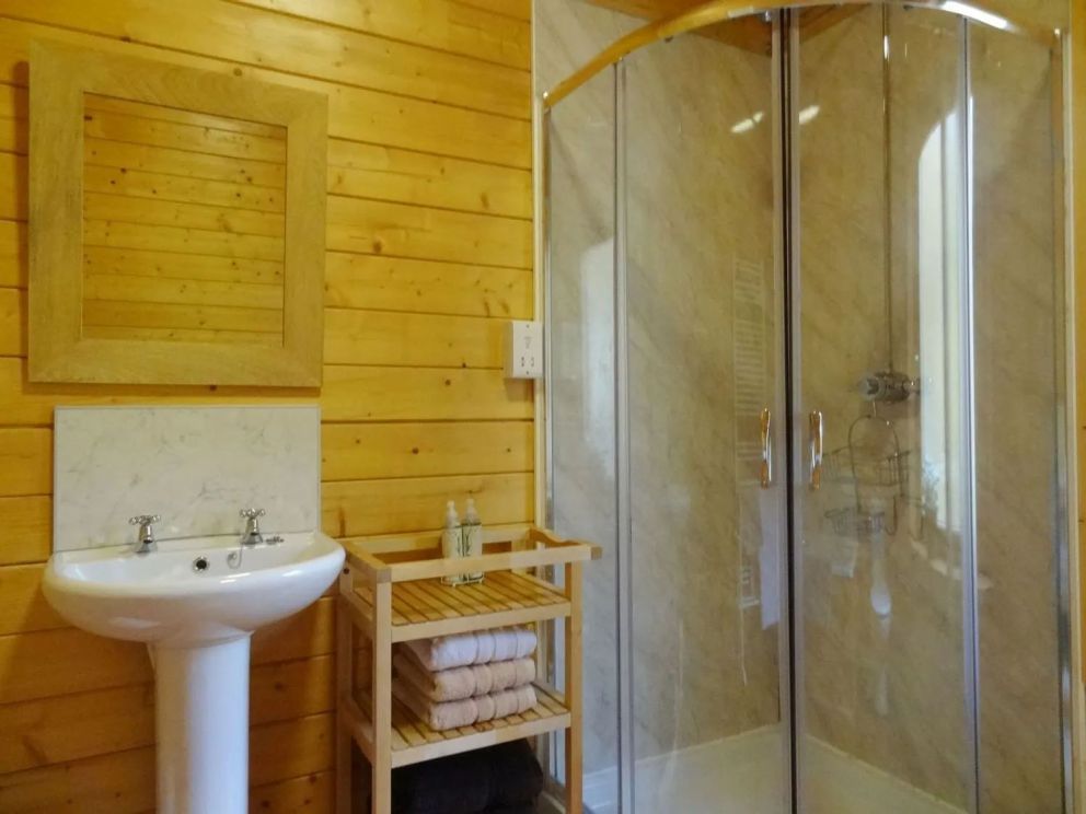 Valley Lodge, Oakfordbridge, Devon - pet friendly lodge for six guests