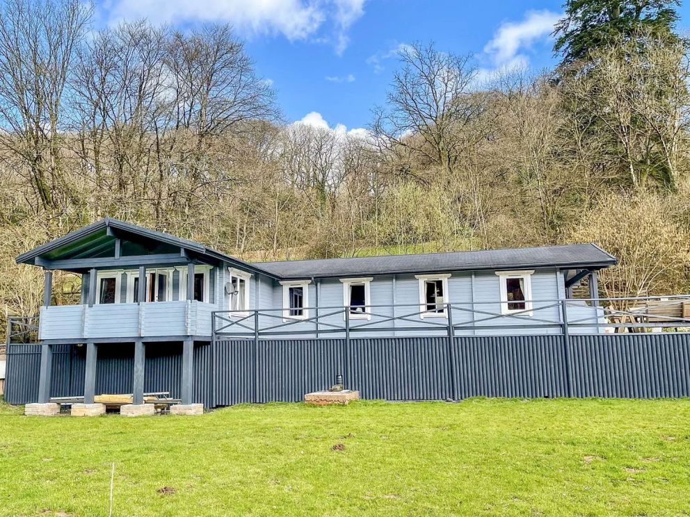 Valley Lodge, Oakfordbridge, Devon - pet friendly lodge for six guests