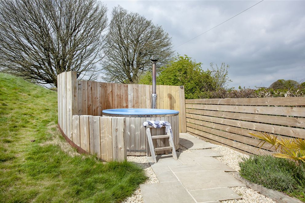 Wabbit Hobbit House, The Little Shire at Rookery Farm, Somerset hot tub