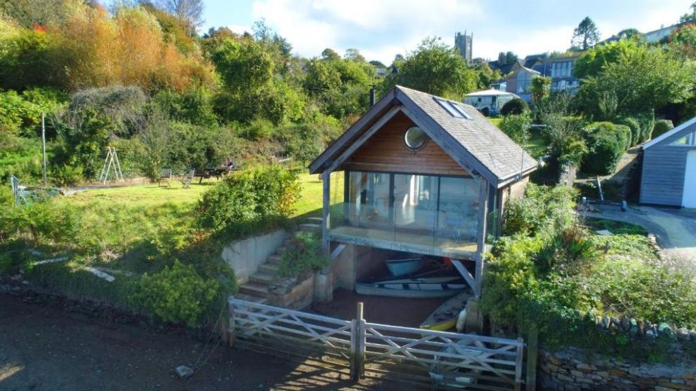 Water Edge Boathouse - On the River Dart