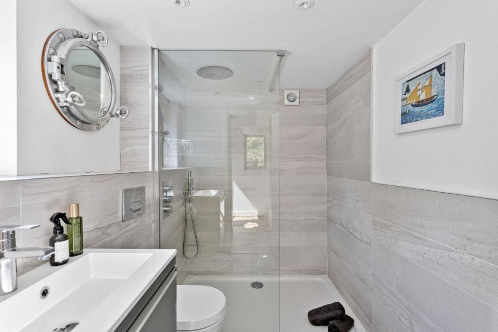 Water Edge Boathouse - On the River Dart