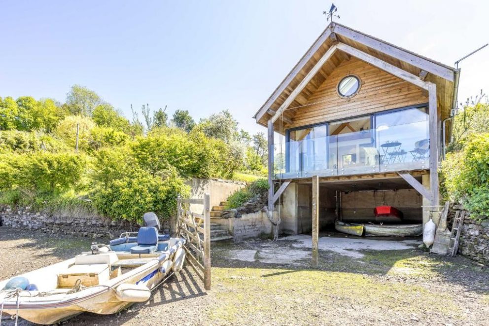 Water Edge Boathouse - On the River Dart