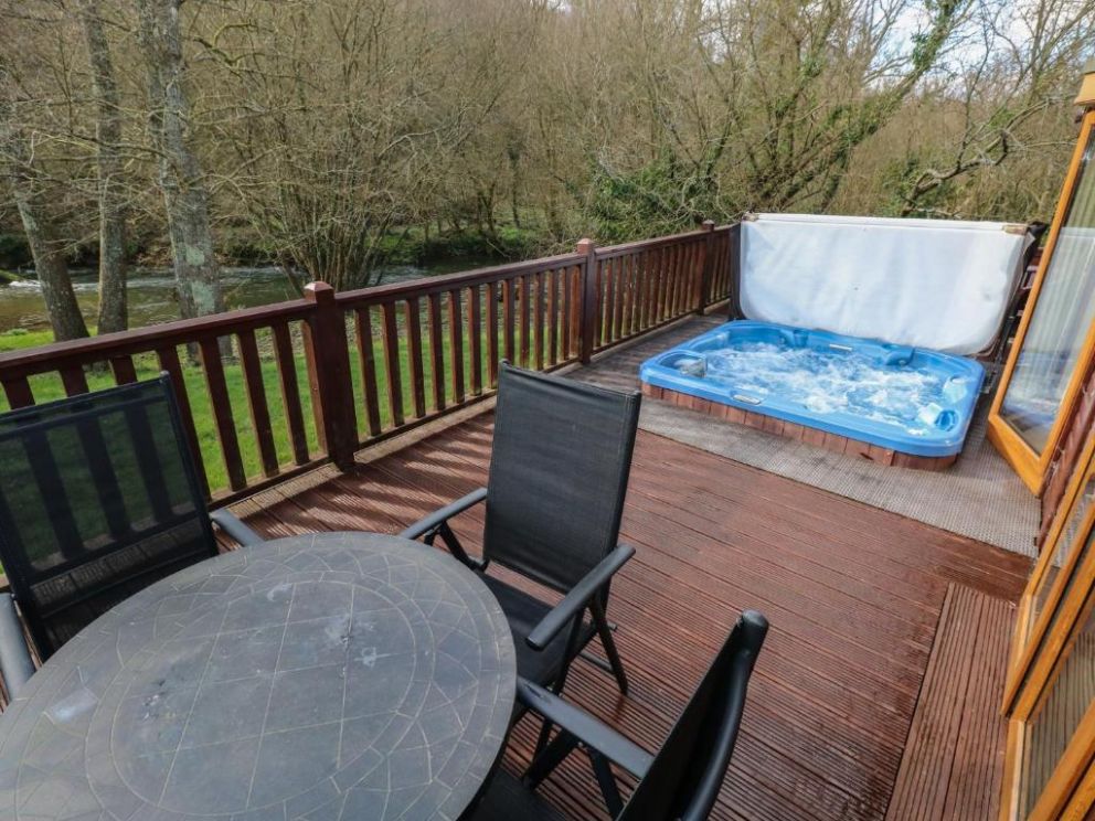 3 Riverside Lodge, Carmarthenshire  
