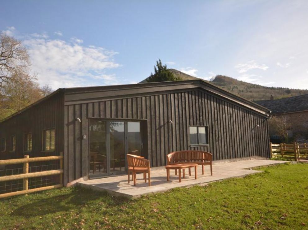 5 Dogs Welcome Cabin in Abergavenny - for rent dog friendly property for large groups in the Brecon Beacons