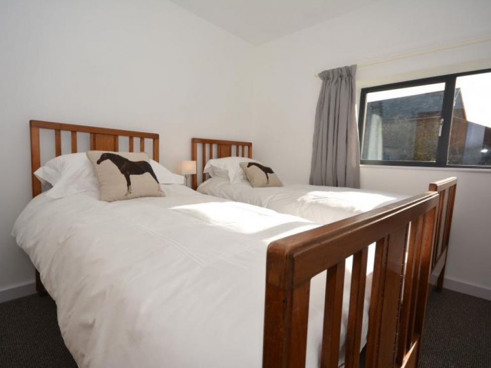 5 Dogs Welcome Cabin in Abergavenny - for rent dog friendly property for large groups in the Brecon Beacons