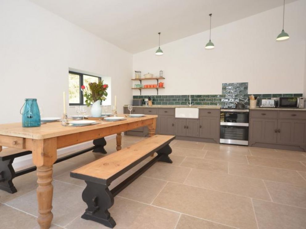 5 Dogs Welcome Cabin in Abergavenny - for rent dog friendly property for large groups in the Brecon Beacons