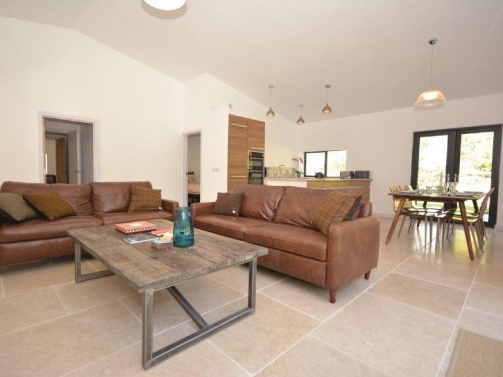 5 Dogs Welcome Cabin in Abergavenny - for rent dog friendly property for large groups in the Brecon Beacons