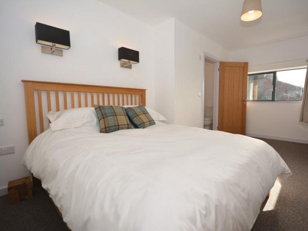 5 Dogs Welcome Cabin in Abergavenny - for rent dog friendly property for large groups in the Brecon Beacons