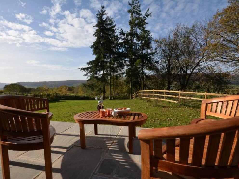 5 Dogs Welcome Cabin in Abergavenny - for rent dog friendly property for large groups in the Brecon Beacons