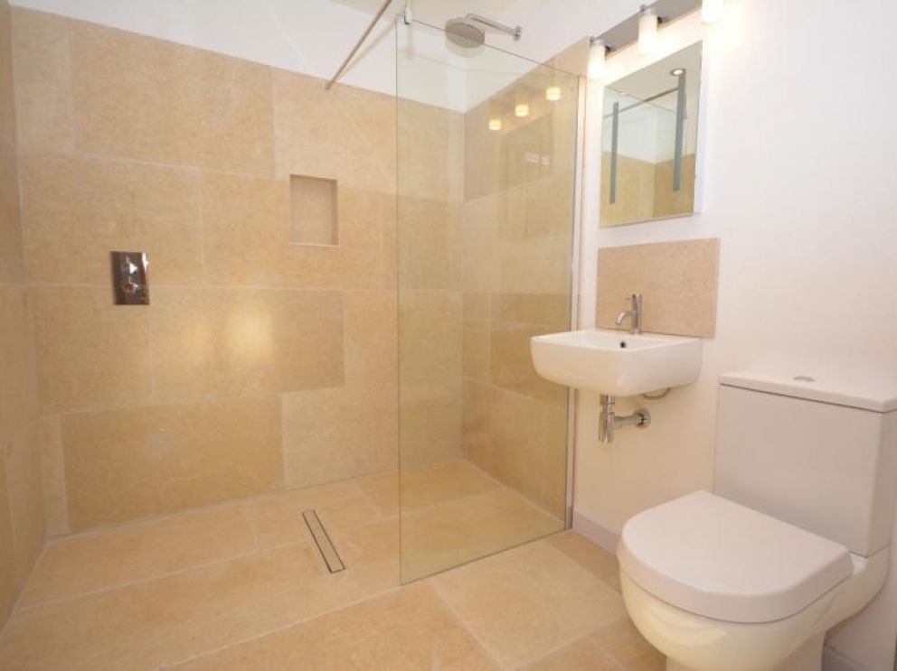 5 Dogs Welcome Cabin in Abergavenny - for rent dog friendly property for large groups in the Brecon Beacons