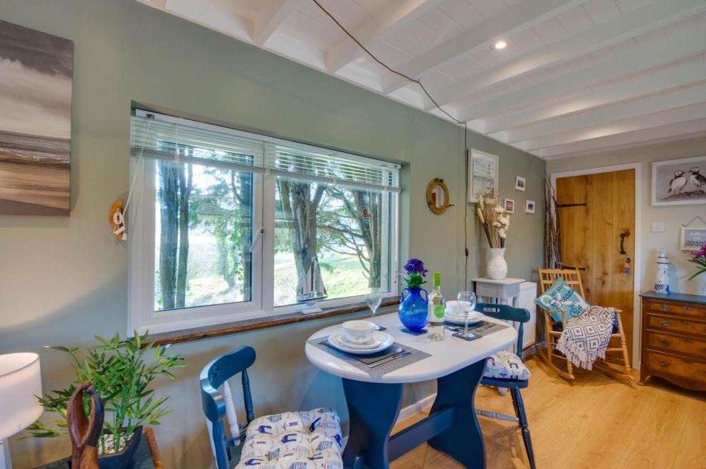 Bragdy Cabin, Dinas, Rurall Llyn Peninsula - pet friendly, with hot tub, romantic break in Gwynedd, Wales