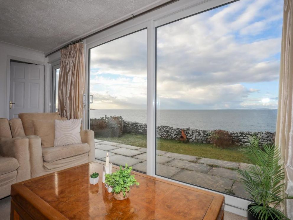 Bramble Bank, Harlech, Gwynedd -  pet friendly, holiday lodge, close to the beach, with sea views in Wales