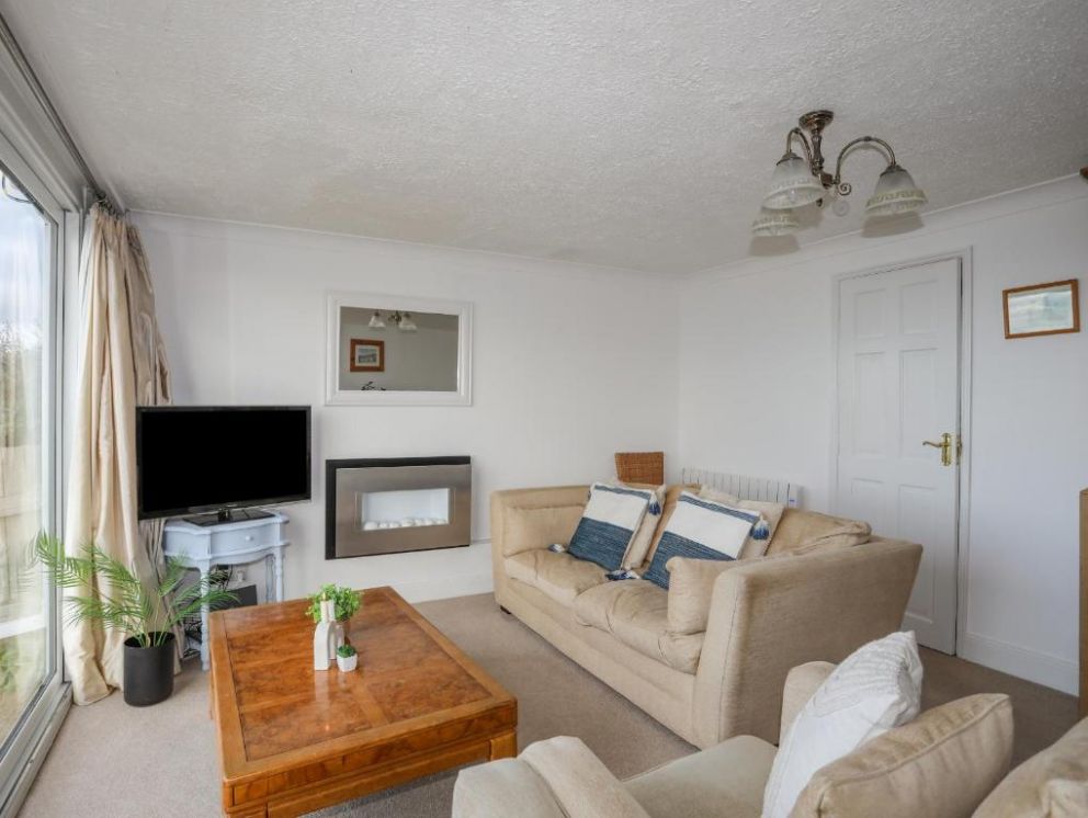 Bramble Bank, Harlech, Gwynedd -  pet friendly, holiday lodge, close to the beach, with sea views in Wales