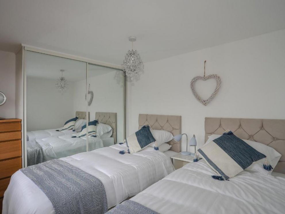 Bramble Bank, Harlech, Gwynedd -  pet friendly, holiday lodge, close to the beach, with sea views in Wales