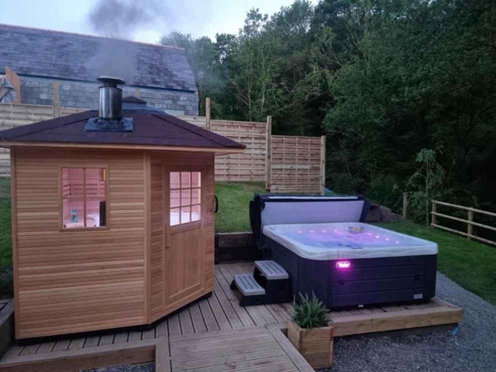 Brecon View Eco Village, Carmarthenshire, Wales - eco-friendly holiday lodge with hot tub and sauna, close to Brecon Beacons. Pet friendly.