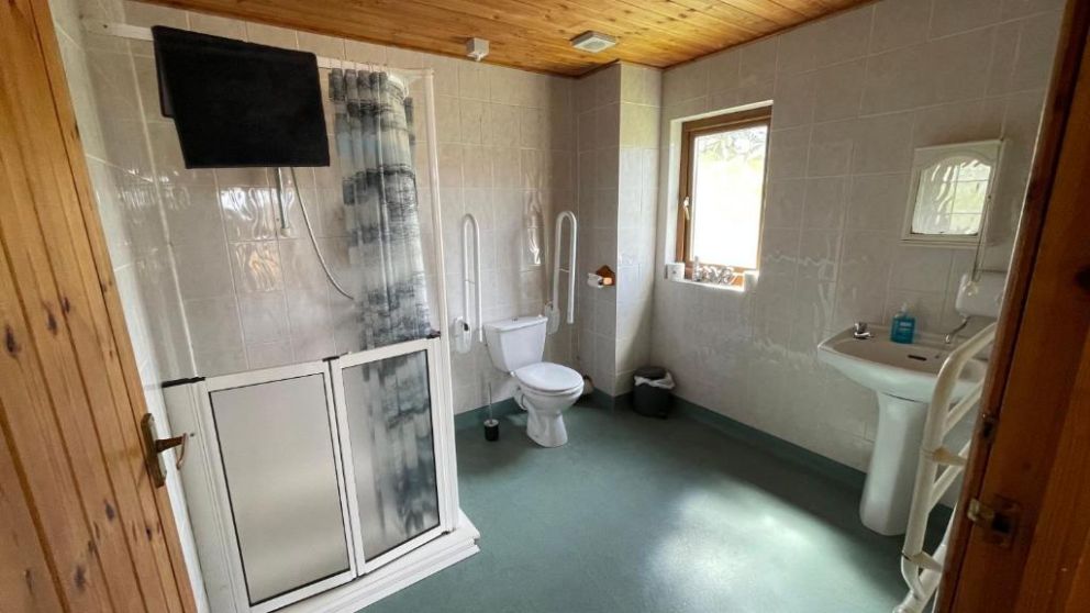 Bryn Bettws Lodge Pontrhydyfen, Port Talbot - wheelchair accessible, pet friendly accommodation and cabins for rent in Glamorgan, South Wales