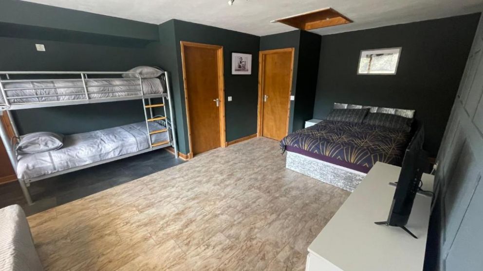 Bryn Bettws Lodge Pontrhydyfen, Port Talbot - wheelchair accessible, pet friendly accommodation and cabins for rent in Glamorgan, South Wales