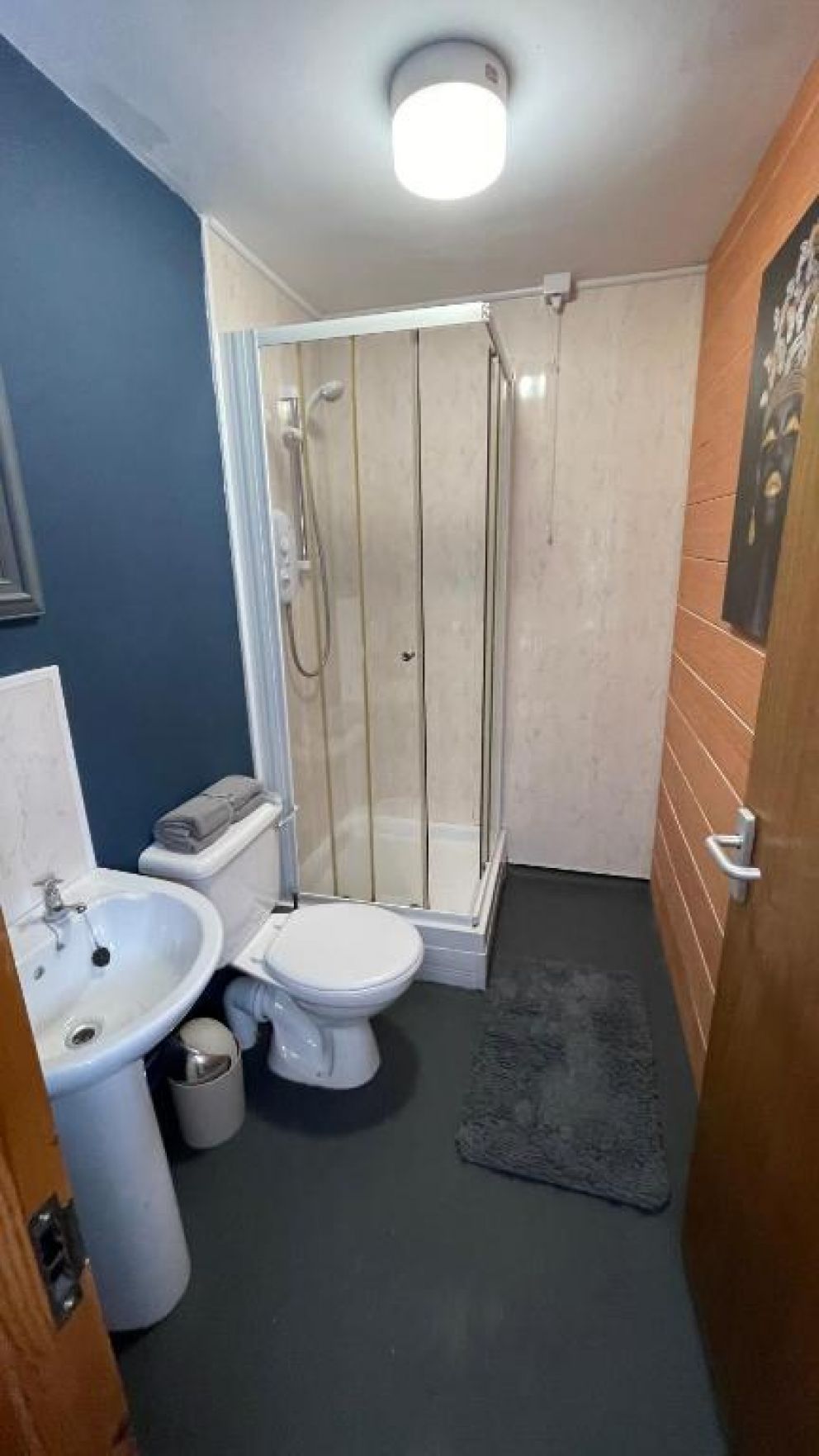 Bryn Bettws Lodge Pontrhydyfen, Port Talbot - wheelchair accessible, pet friendly accommodation and cabins for rent in Glamorgan, South Wales