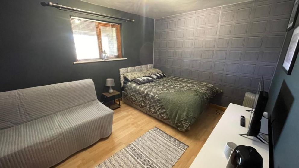 Bryn Bettws Lodge Pontrhydyfen, Port Talbot - wheelchair accessible, pet friendly accommodation and cabins for rent in Glamorgan, South Wales