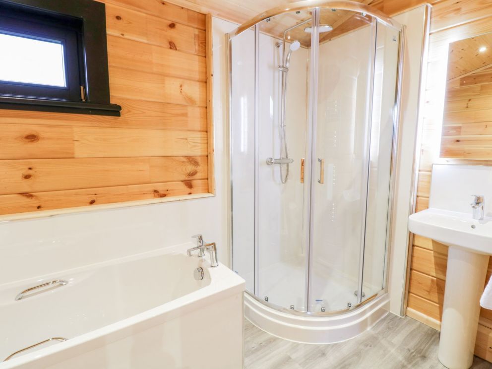 Bryn Eiddon Log Cabin Powys