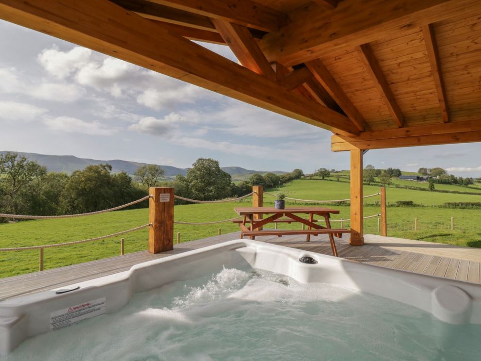 Bryn Eiddon Log Cabin Powys