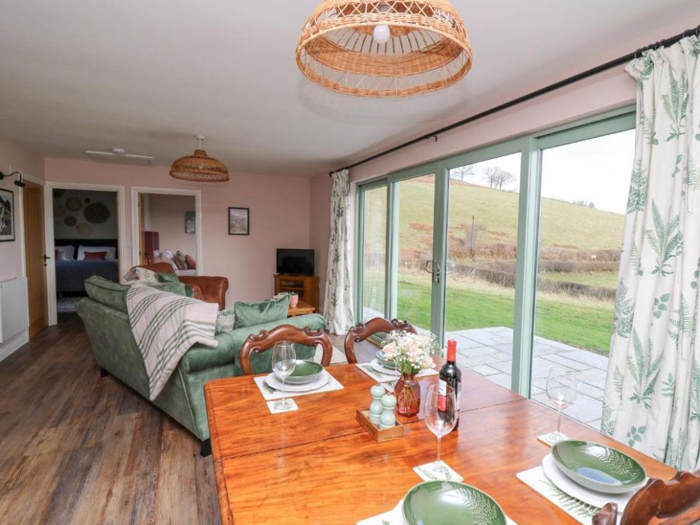 Dol Blodau - pet friendly lodge in Powys
