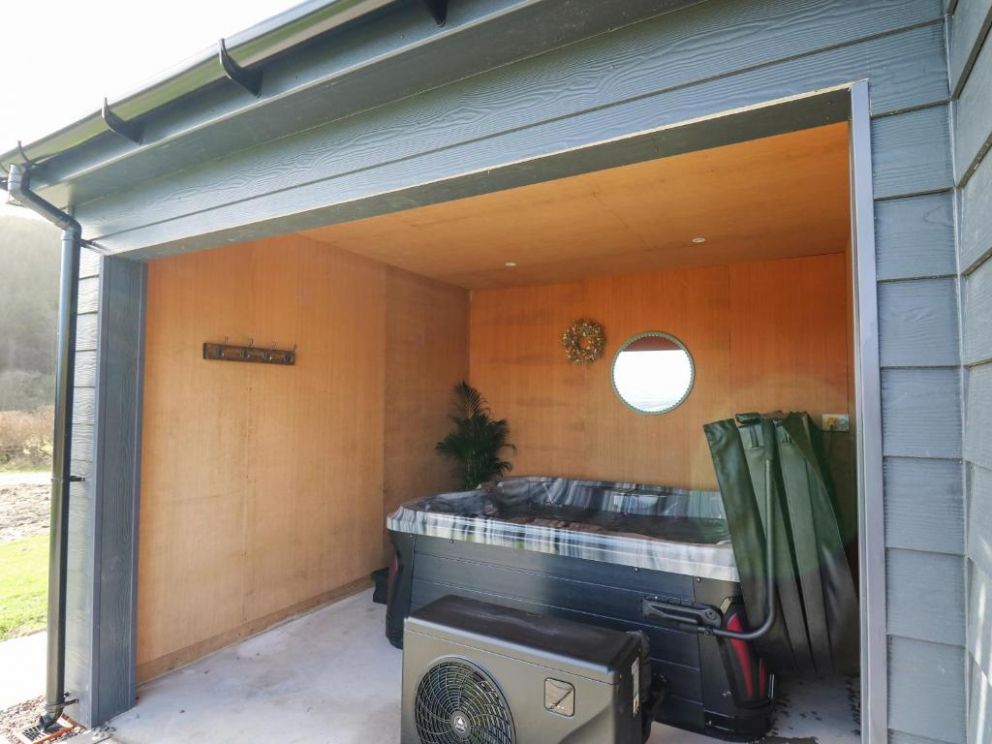 Dol Blodau - pet friendly lodge in Powys