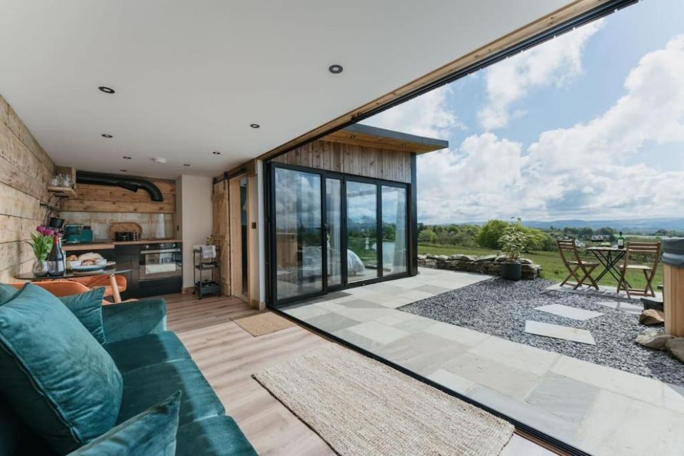 Dyffryn Ceri hot tub lodge West Wales