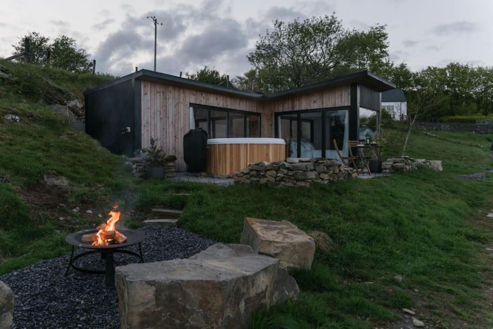 Dyffryn Ceri hot tub lodge West Wales