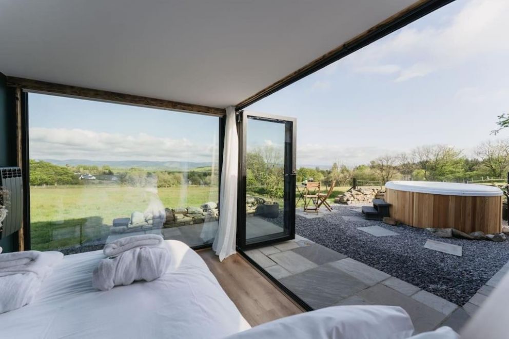 Dyffryn Ceri hot tub lodge West Wales