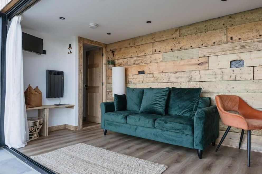 Dyffryn Ceri hot tub lodge West Wales