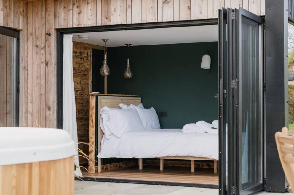 Dyffryn Ceri hot tub lodge West Wales