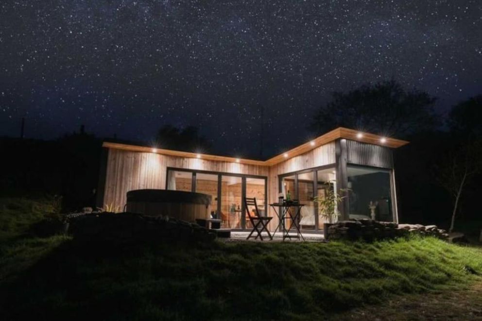 Dyffryn Ceri hot tub lodge West Wales