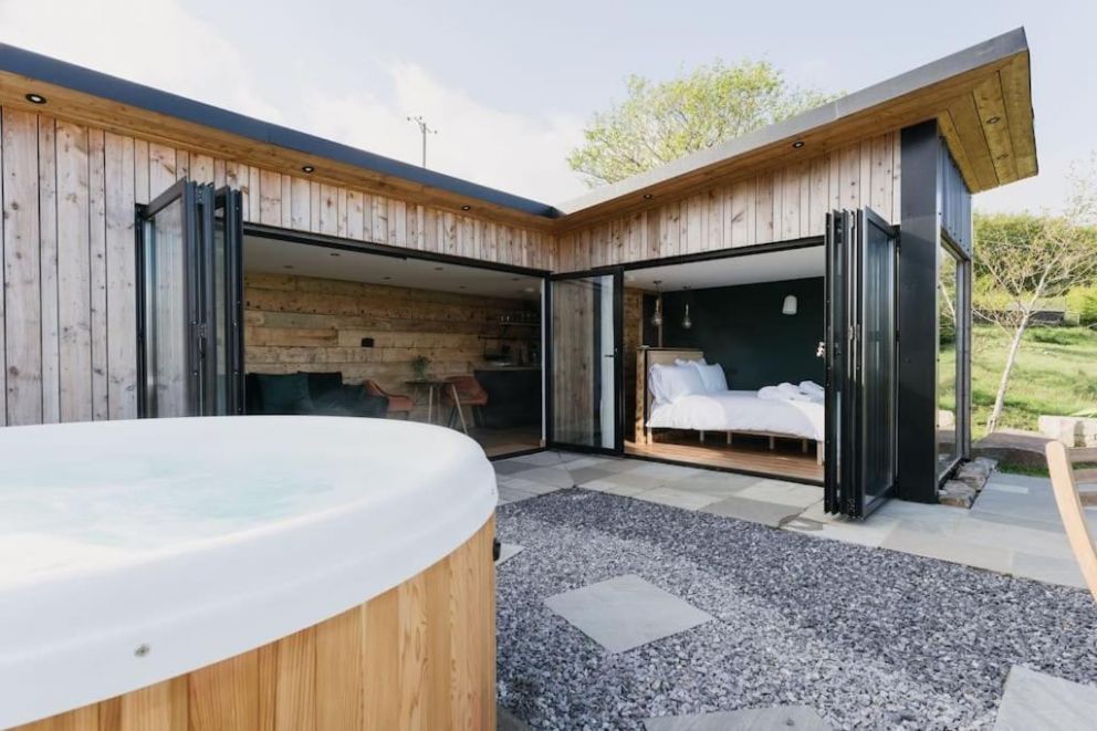 Dyffryn Ceri hot tub lodge West Wales