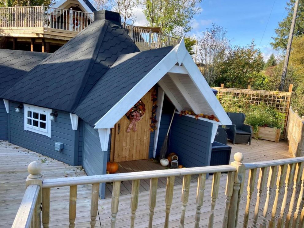 Ein Trysor Cudd Cabin, Ty Pencerrig, Pontsticill, Glamorgan - pet friendly lodge for rent, romantic break