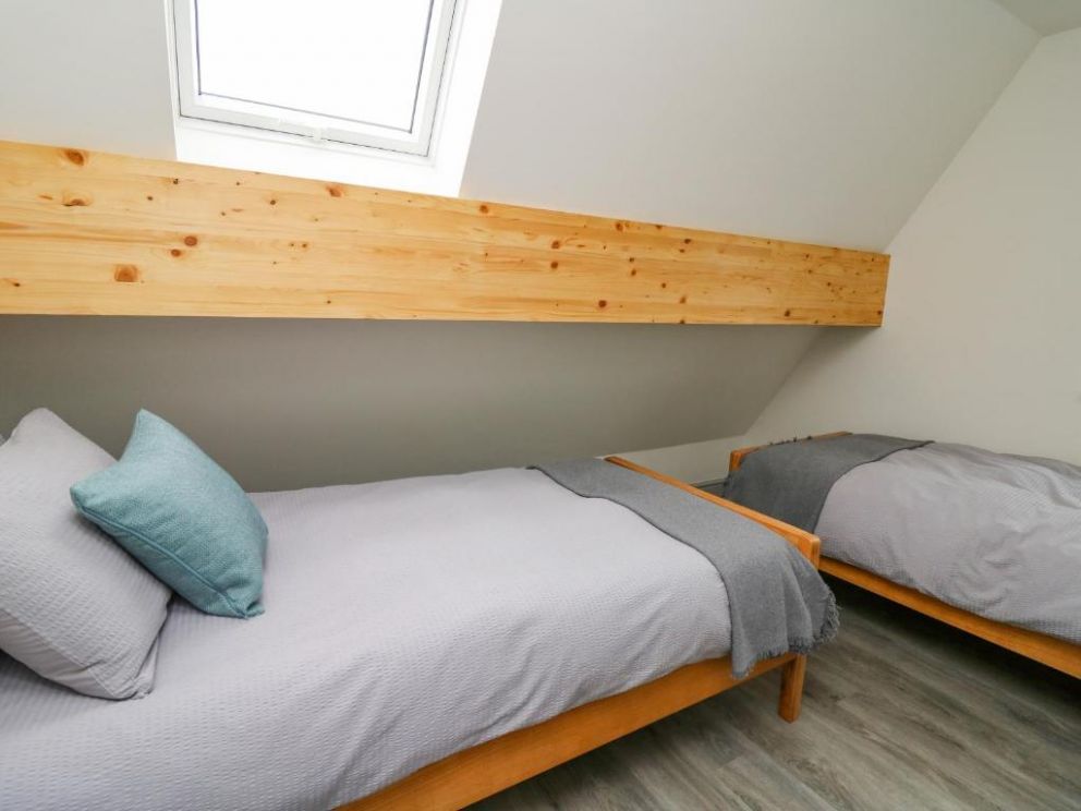 Elan Valley, Llandrindod Wells, Powys - a pet friendly lodge for rent with enclosed garden and a hot tub