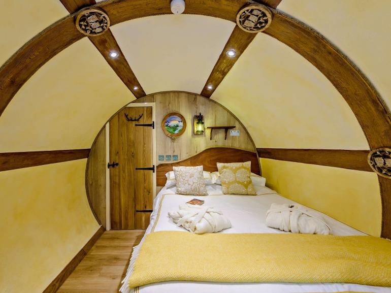 Enchanting Hidden House Llanidloes, Powys Self Catering Holiday Lodges