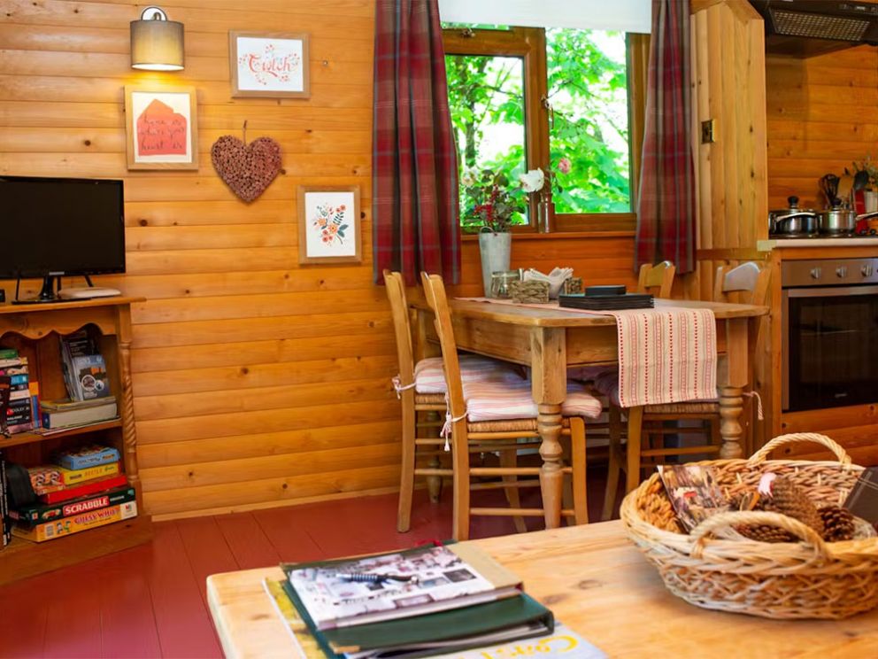 Fiddlers Green Log Cabin, Tenby