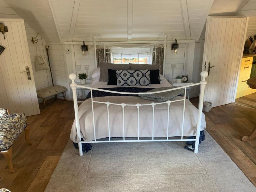 Flora's Cabin, Ty Pencerrig, Pontsticill, Glamorgan - wheelchair accessible, pet friendly lodge for rent, romantic break