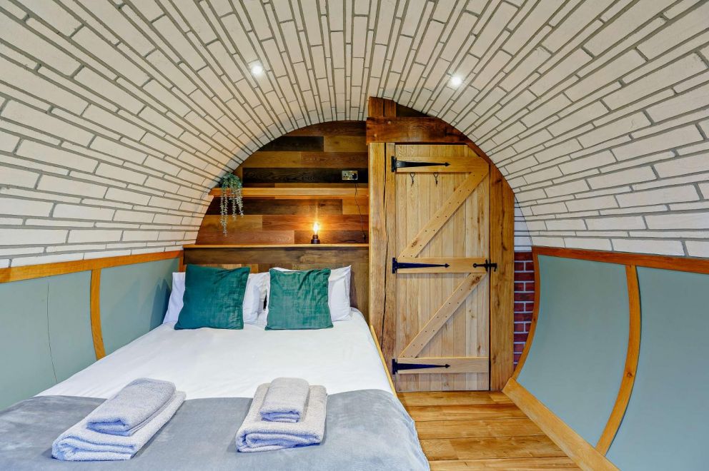 Hedgehog View Underground Retreat Wales