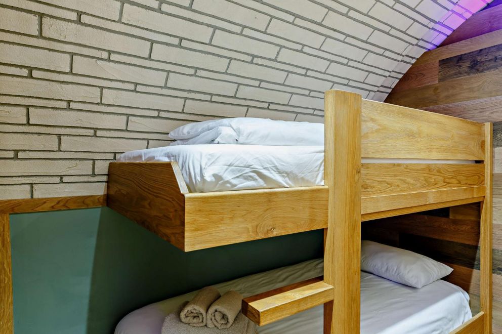 Hedgehog View Underground Retreat Wales