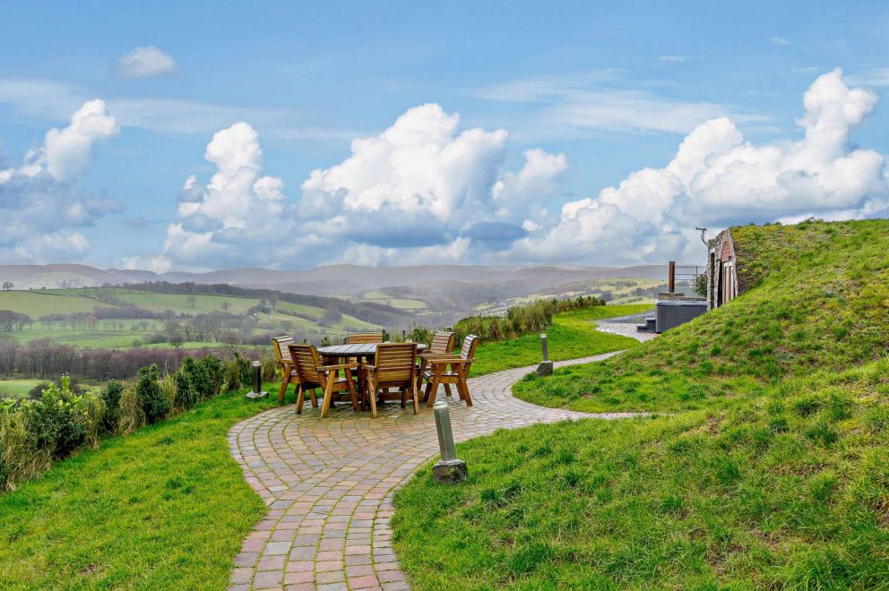 Hedgehog View Underground Retreat Wales