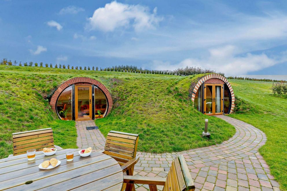 Hedgehog View Underground Retreat Wales