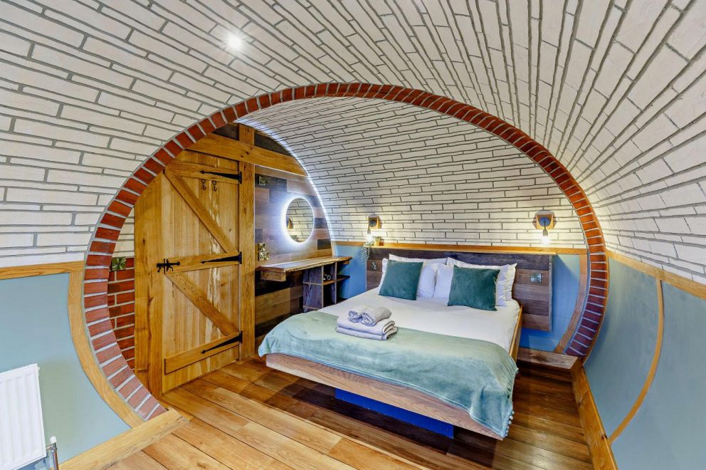 Hedgehog View Underground Retreat Wales