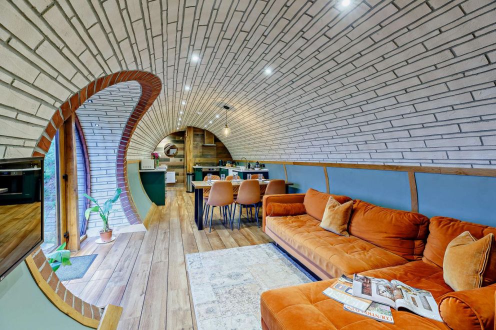 Hedgehog View Underground Retreat Wales