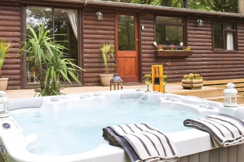 Herons Lake Retreat Caerwys, Flintshire Self Catering Holiday Lodges