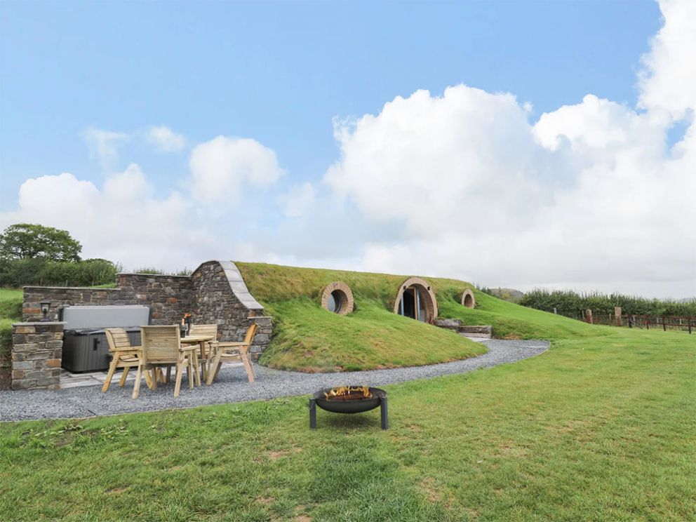 Llanfair Caereinion Hobbit Huts