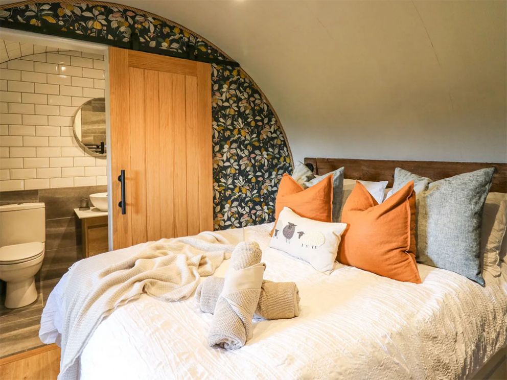 Llanfair Caereinion Hobbit Huts