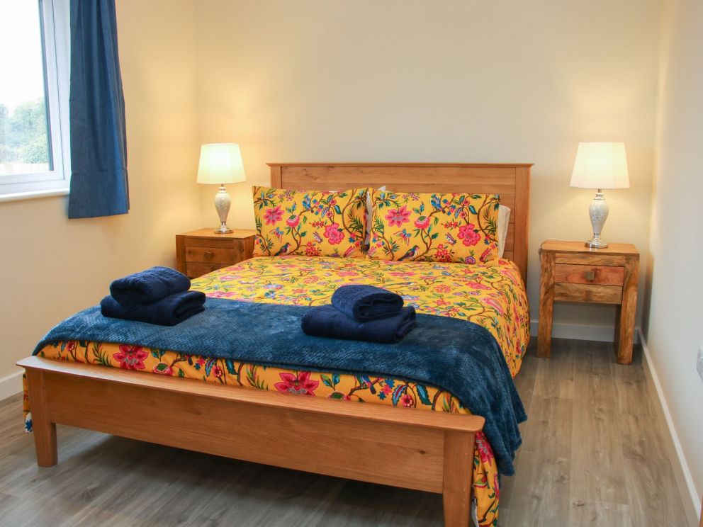 Holly Lodge, Montgomery - for rent with hot tub